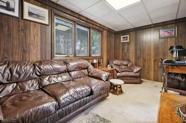 20 Kew Dr, Springfield Twp., NJ 07081