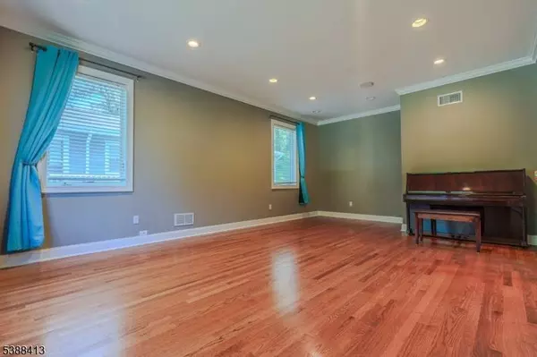 567 Mountain Ave, Springfield Twp., NJ 07081