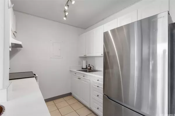 775 Kinalau PL #1806, Honolulu, HI 96813