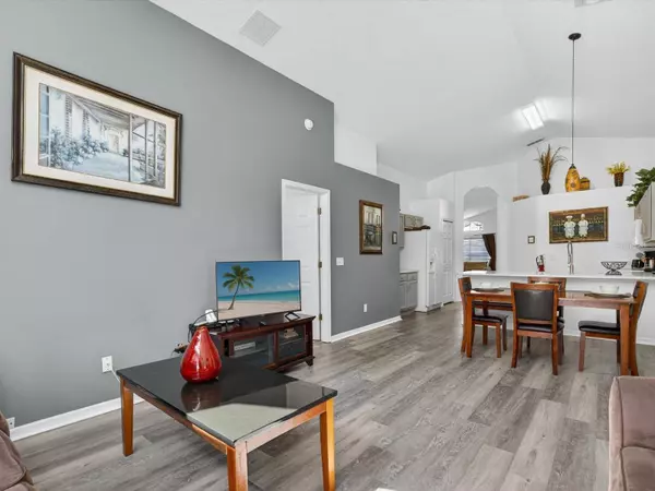 1112 SOLANA CIR, Davenport, FL 33897