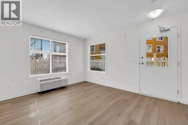 533 Yates RD #100, Kelowna, BC V1V2T7