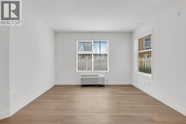 533 Yates RD #100, Kelowna, BC V1V2T7