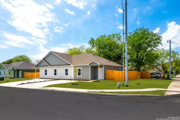 609-611 Hudson St, Seguin, TX 78155