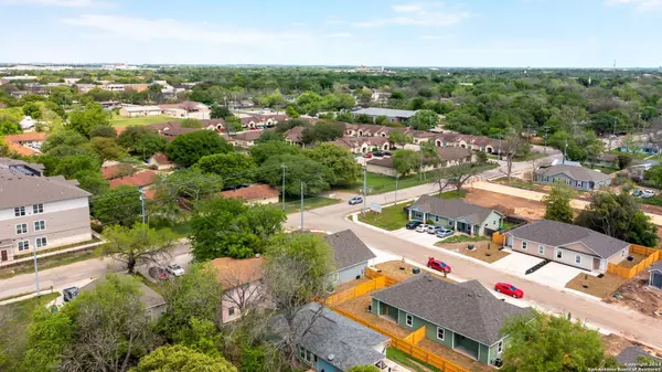 609-611 Hudson St, Seguin, TX 78155