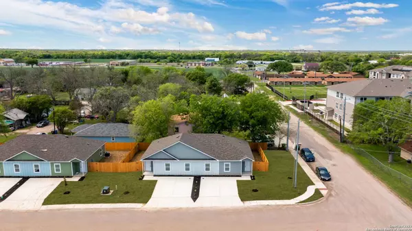 609-611 Hudson St, Seguin, TX 78155