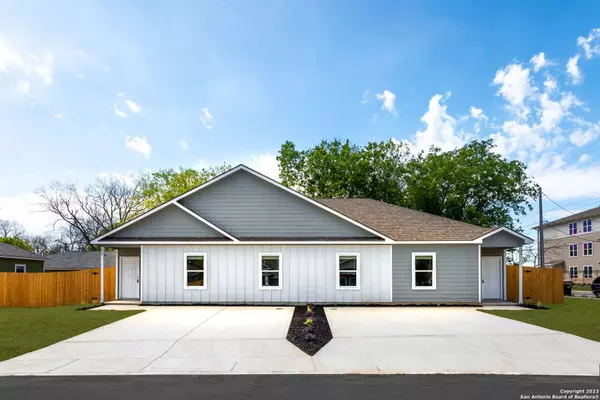 609-611 Hudson St, Seguin, TX 78155