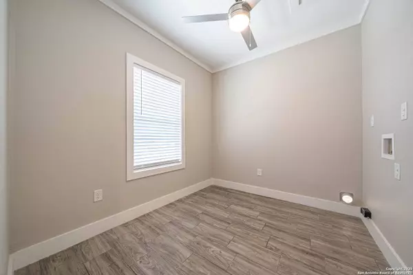 2115 Houston, San Antonio, TX 78207