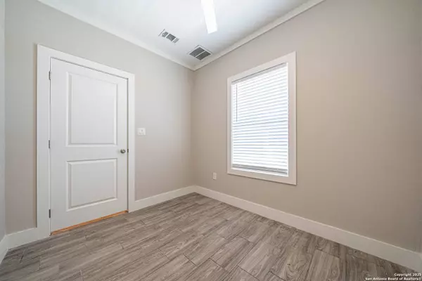 2115 Houston, San Antonio, TX 78207