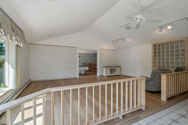 4 E Curran Dr, Absecon, NJ 08201