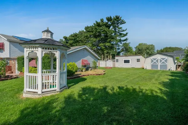 4 E Curran Dr, Absecon, NJ 08201