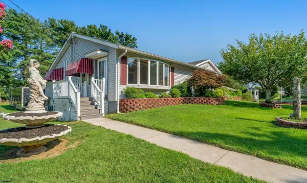 4 E Curran Dr, Absecon, NJ 08201