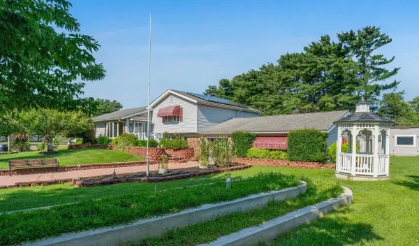 4 E Curran Dr, Absecon, NJ 08201