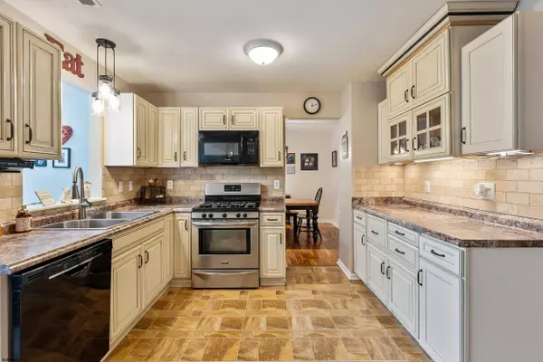 28 Crestwood Cir, Egg Harbor Township, NJ 08234