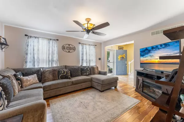 28 Crestwood Cir, Egg Harbor Township, NJ 08234