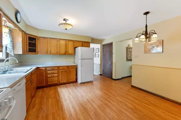 208 Crestview Ave, Galloway Township, NJ 08205