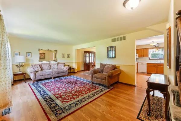 208 Crestview Ave, Galloway Township, NJ 08205