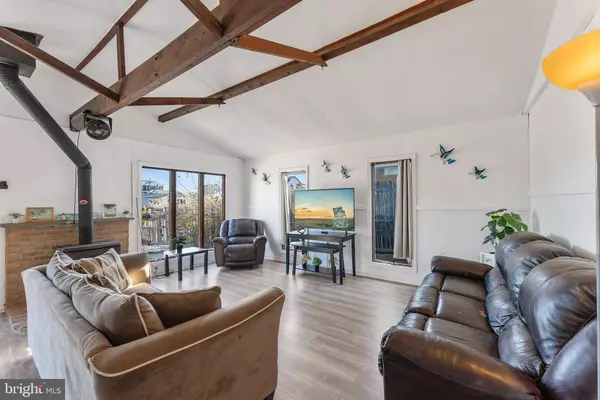 48 W POTOMAC DR, Tuckerton, NJ 08087