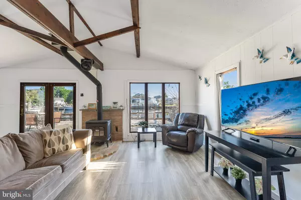 48 W POTOMAC DR, Tuckerton, NJ 08087