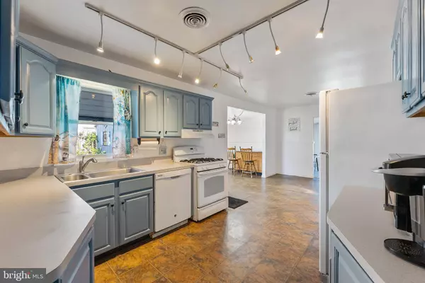 48 W POTOMAC DR, Tuckerton, NJ 08087