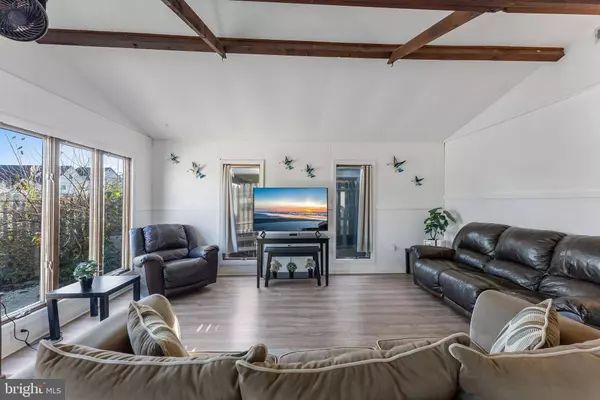 48 W POTOMAC DR, Tuckerton, NJ 08087