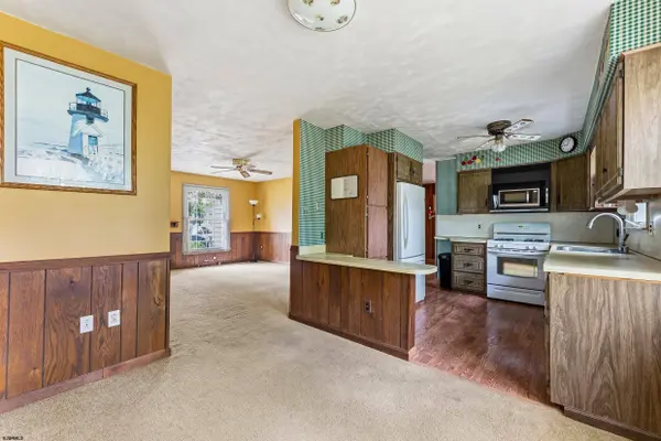 417 Oakland Ave, Egg Harbor Township, NJ 08234