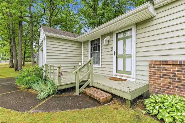 417 Oakland Ave, Egg Harbor Township, NJ 08234