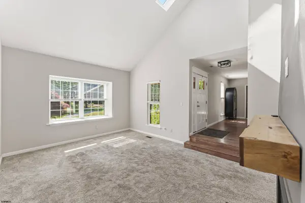 718 E Cooper Ferry, Smithville, NJ 08205