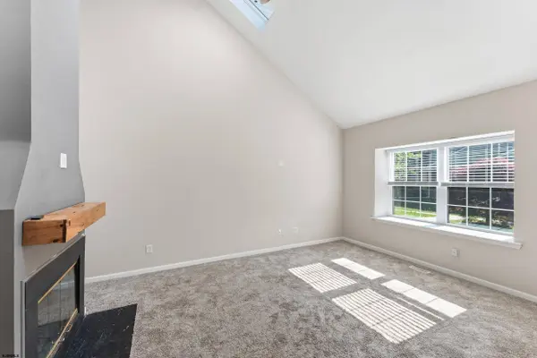 718 E Cooper Ferry, Smithville, NJ 08205