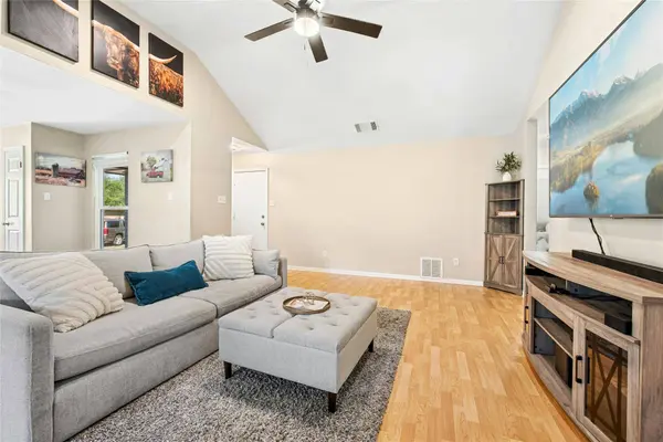 903 Saunders DR, Round Rock, TX 78664