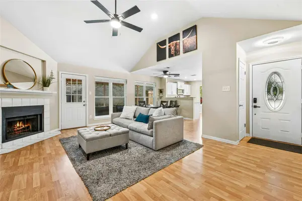 903 Saunders DR, Round Rock, TX 78664