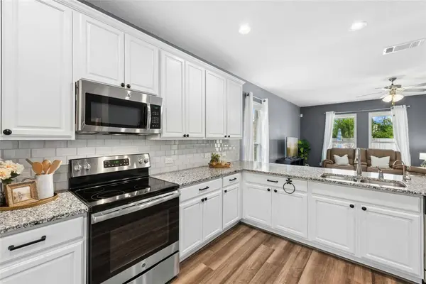 151 Plantain DR, Hutto, TX 78634
