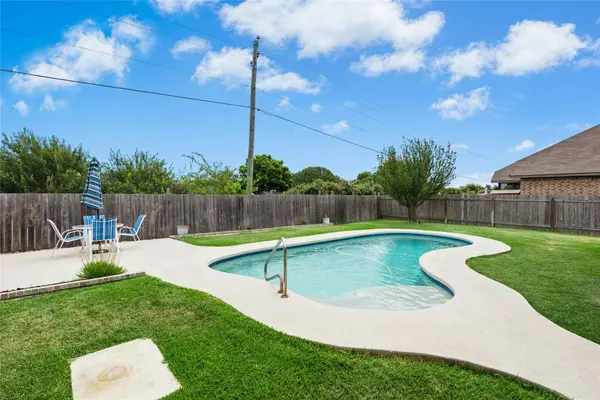151 Plantain DR, Hutto, TX 78634