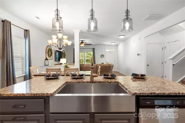 5069 Thomasville DR, Belmont, NC 28012