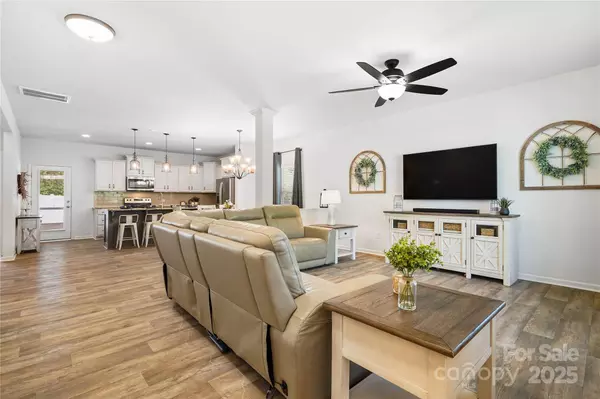 5069 Thomasville DR, Belmont, NC 28012