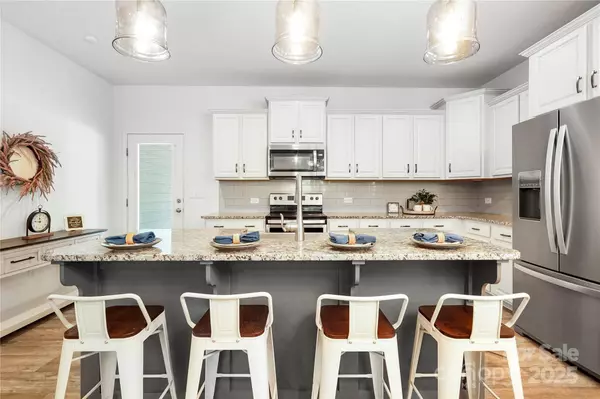 5069 Thomasville DR, Belmont, NC 28012