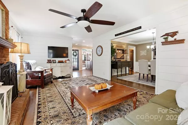 434 Chadmore DR, Charlotte, NC 28270