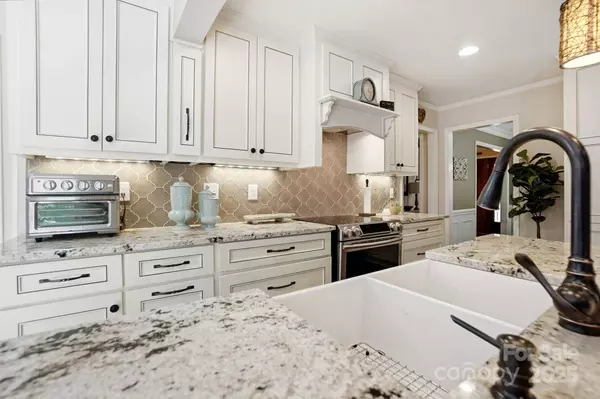 434 Chadmore DR, Charlotte, NC 28270