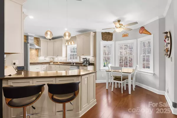 10915 Tara Oaks DR, Charlotte, NC 28227