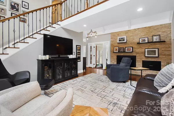 10915 Tara Oaks DR, Charlotte, NC 28227