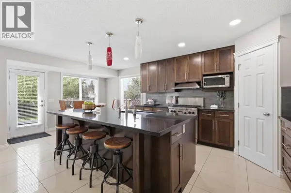 331 MILLVIEW Bay SW, Calgary, AB T2Y3Y1