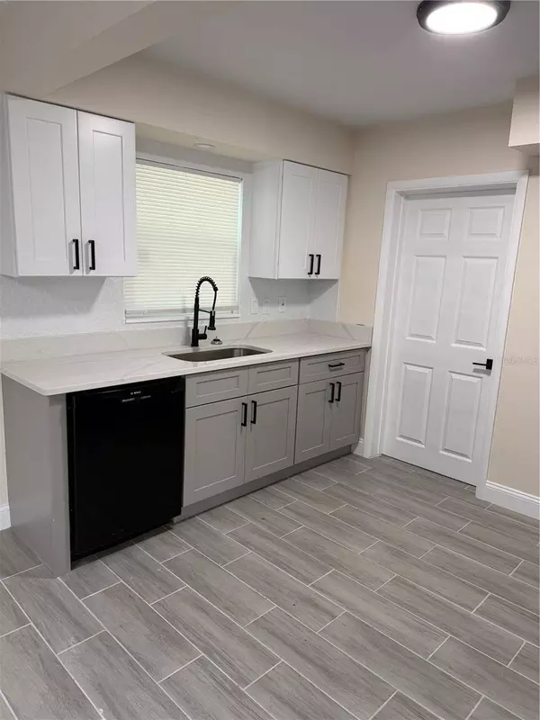 5311 3RD ST W, Bradenton, FL 34207