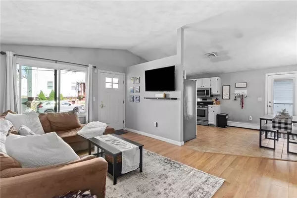 36 Ophelia ST, Providence, RI 02909