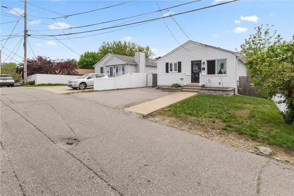 36 Ophelia ST, Providence, RI 02909