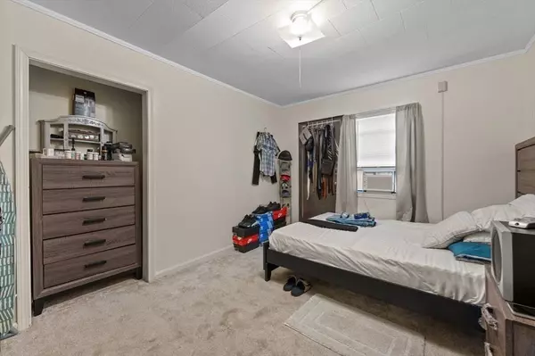 45 River St, Southbridge, MA 01550