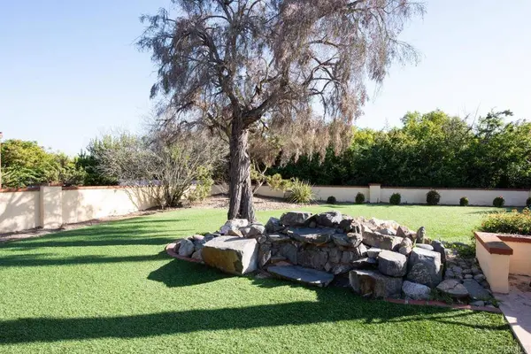 11705 Via Medanos, San Diego, CA 92128