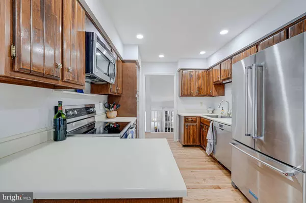 10713 DUNDAS OAK CT, Burke, VA 22015