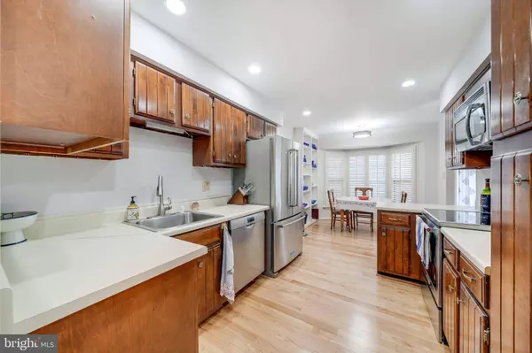 10713 DUNDAS OAK CT, Burke, VA 22015