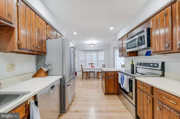 10713 DUNDAS OAK CT, Burke, VA 22015