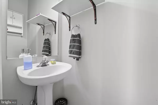 676 MCLEARY SQ SE, Leesburg, VA 20175