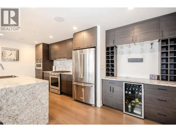 1191 SUNSET DR #1404, Kelowna, BC V1Y0J4